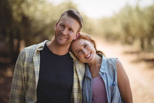 couple putting their heads on each other